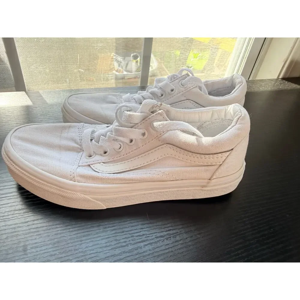 Vans Old Skool Triple White Low Top Sneakers Youth 2.5 Clean Classic Streetwear